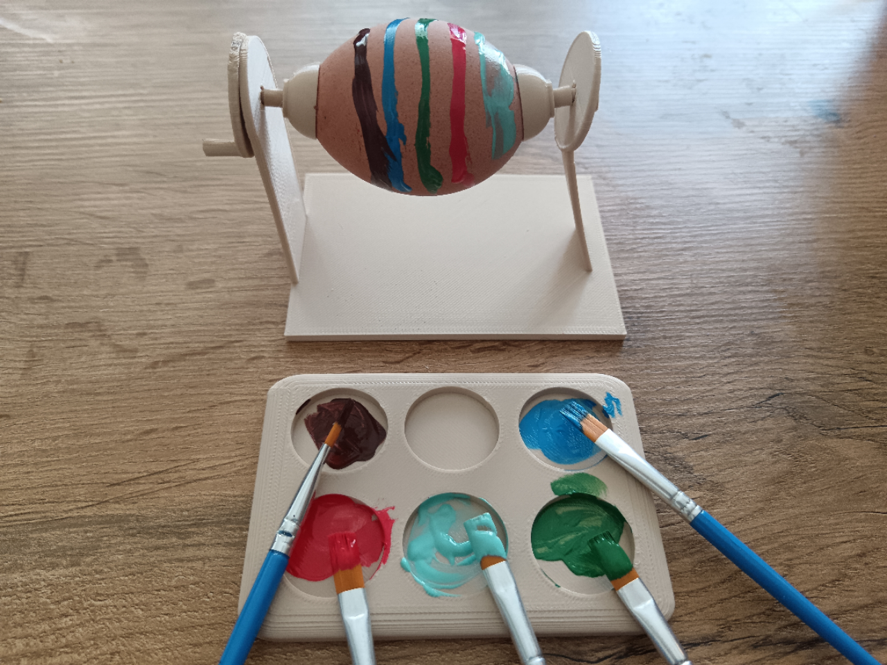 Egg holder for painting easter eggs