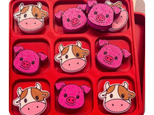 Farm Tic-Tac-Toe – Cows vs Pigs Travel Edition