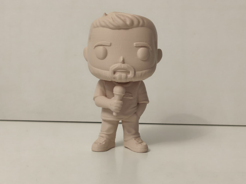 Funko hombre con micrófono
