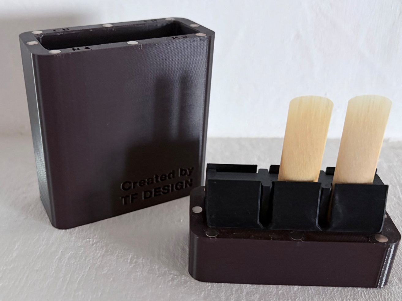 Reed Case with Humidity Control