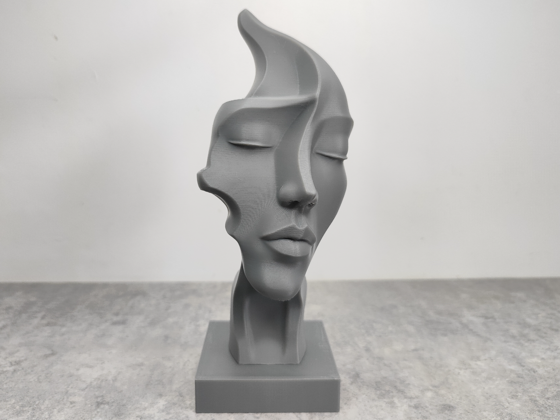 Abstract Face Sculpture – Modern Art Decor