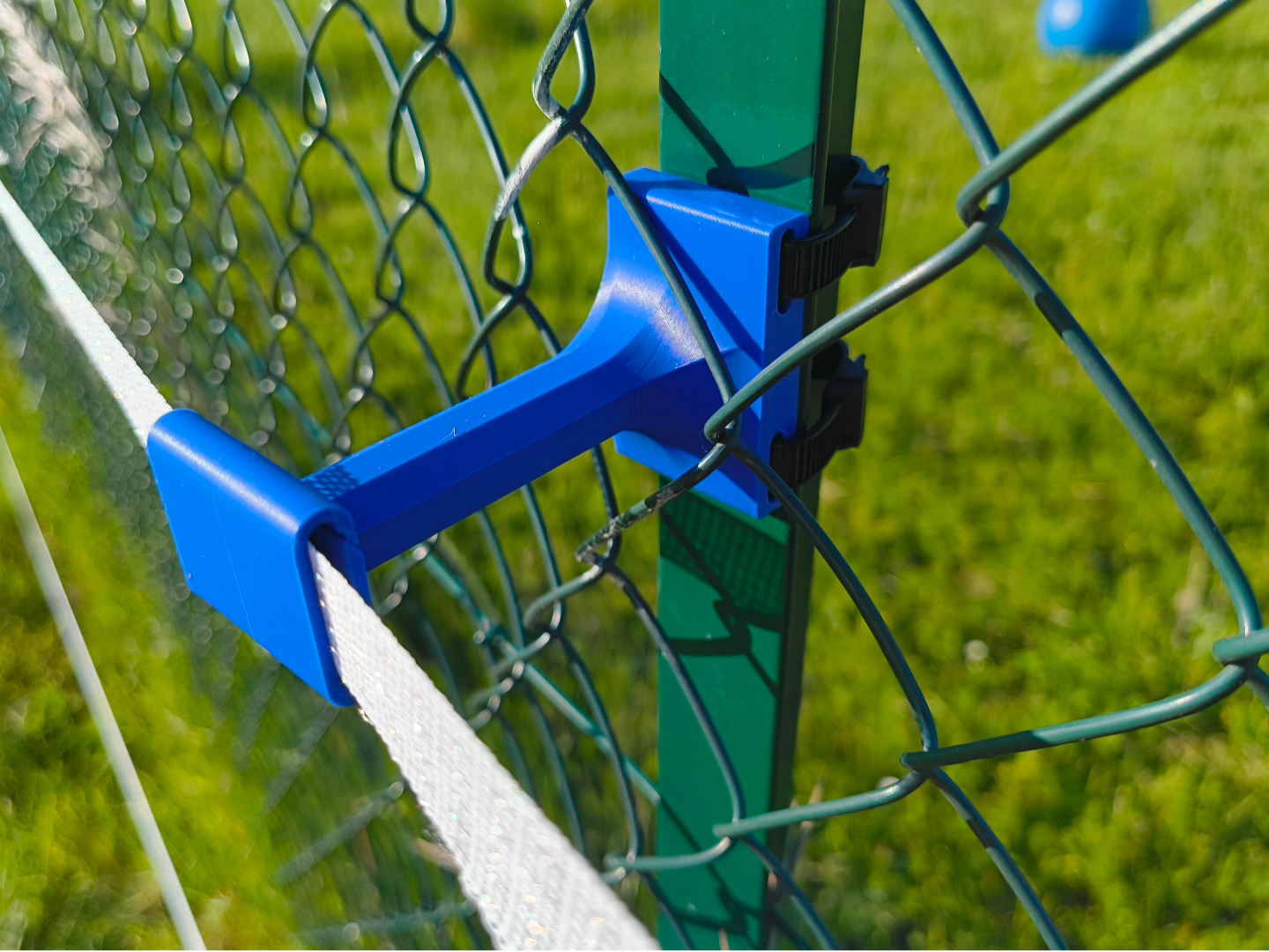 Electric fence insulator for back of T-posts