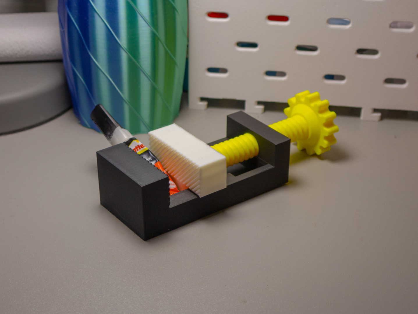 Precision Vise clamp for small parts glueing