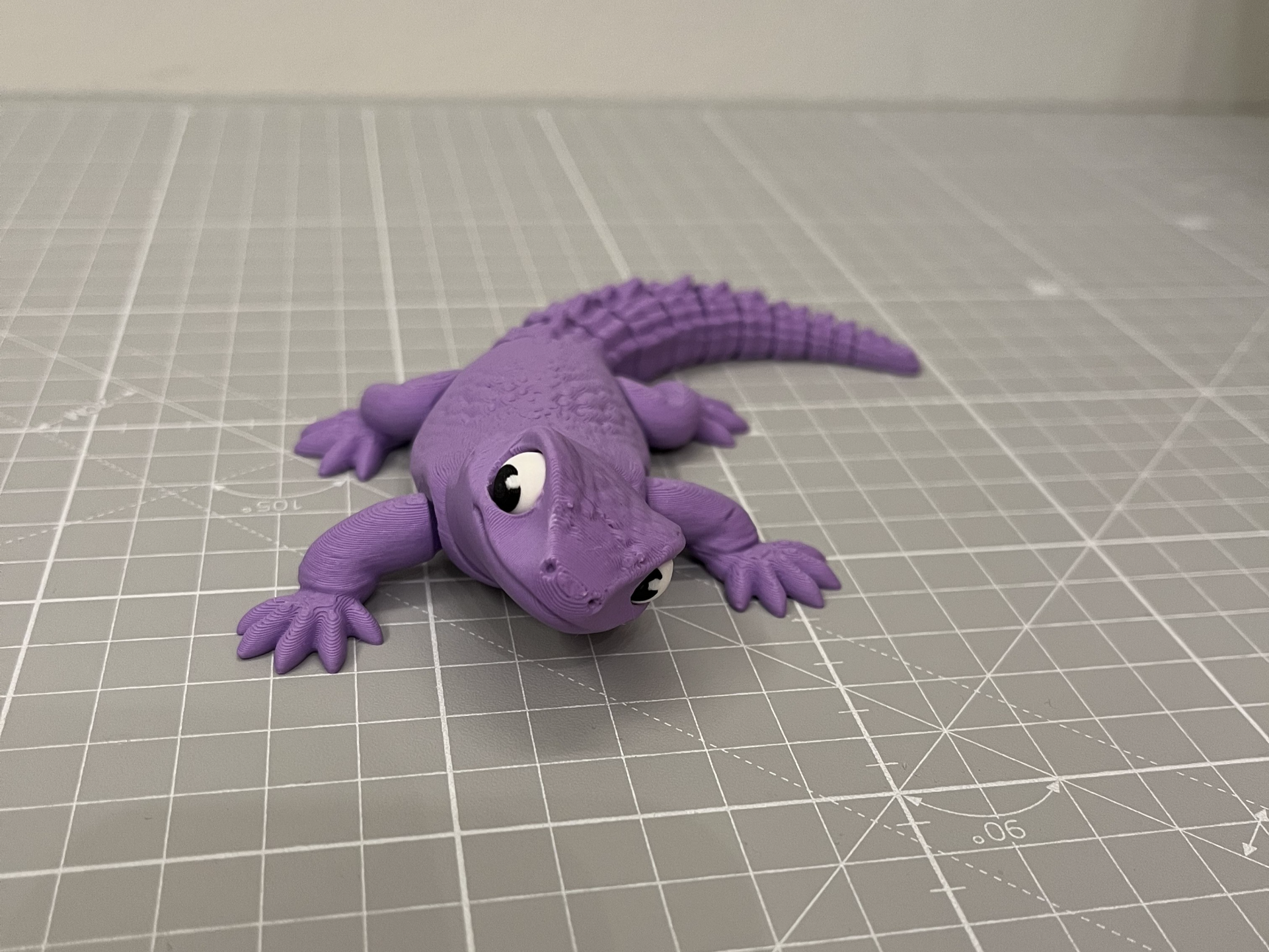 Articulated Lizard with movable eyes (uromastyx)