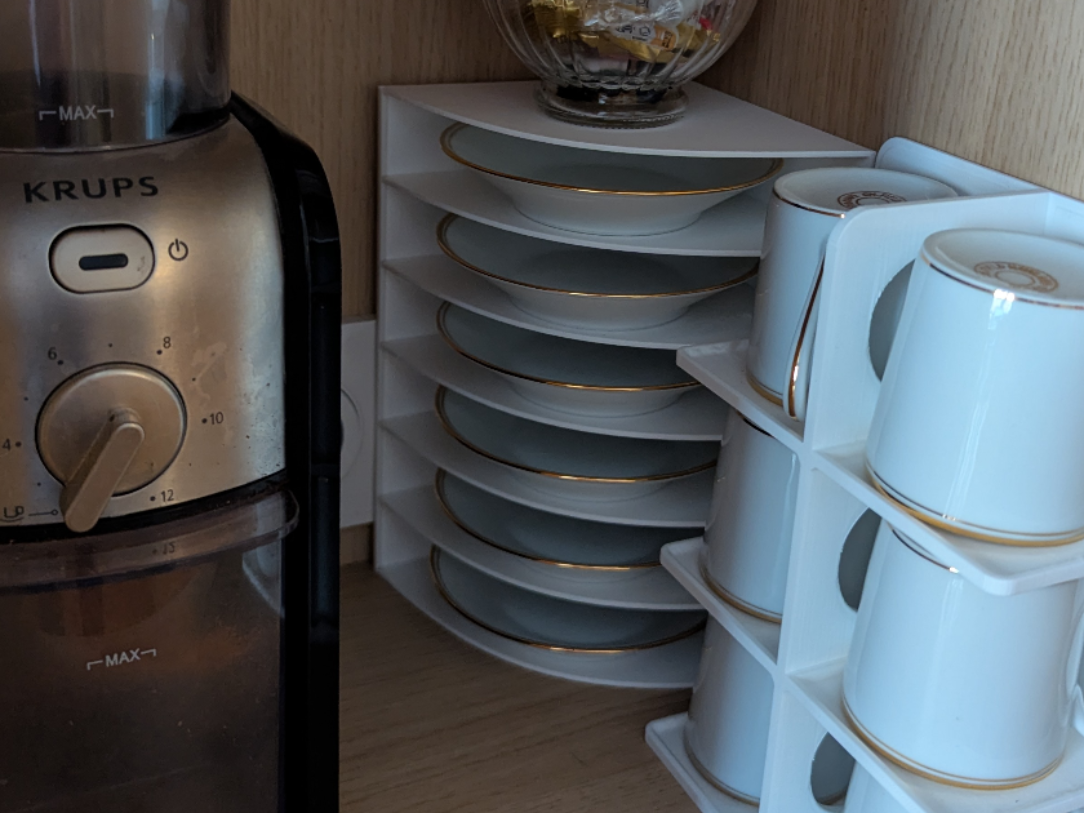 Petite étagère pour soucoupe à café