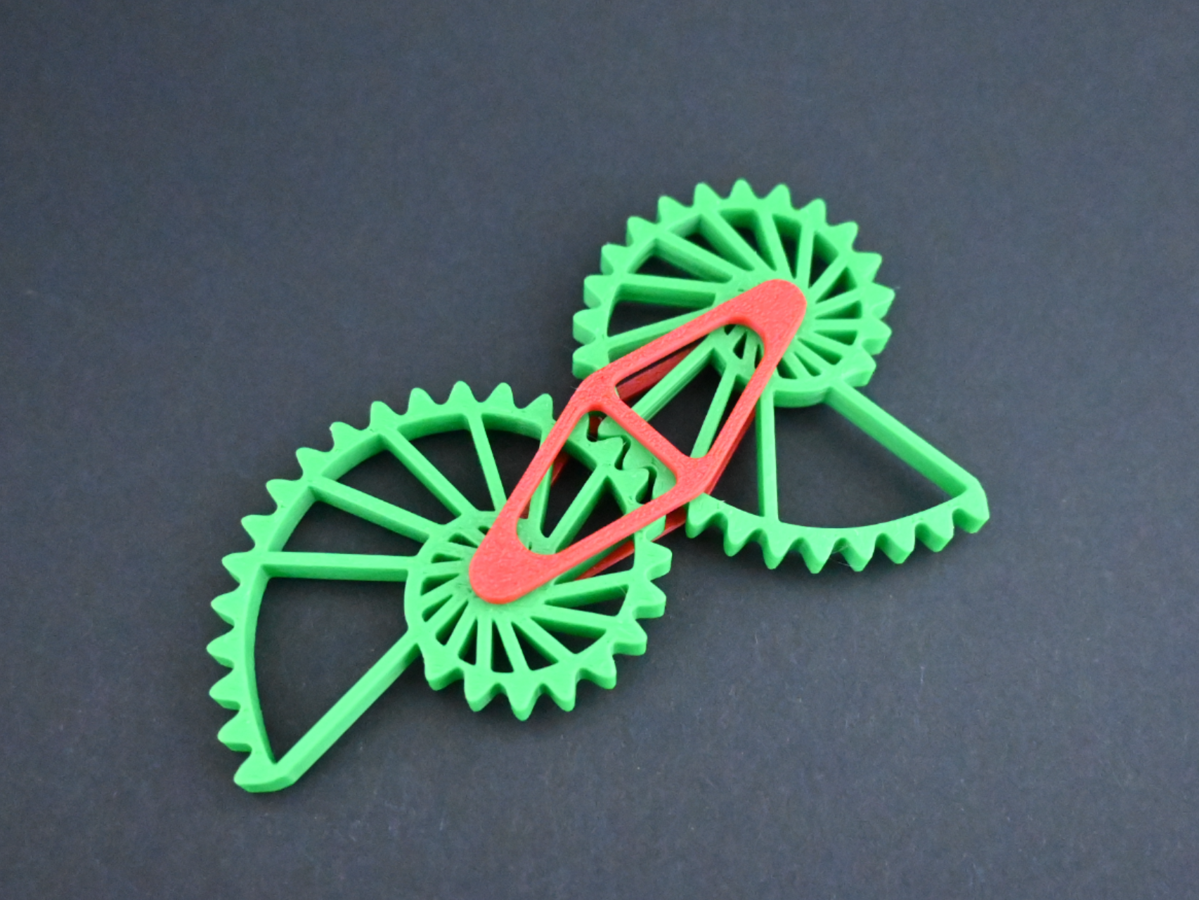 Logarithmic spiral gear fidget