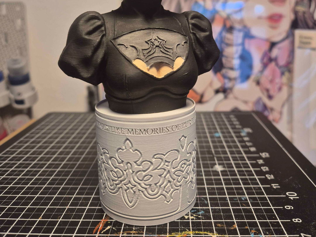 Nier Automata 2b stand (small)