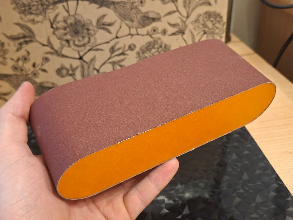 Handheld belt-sander - simple but functional
