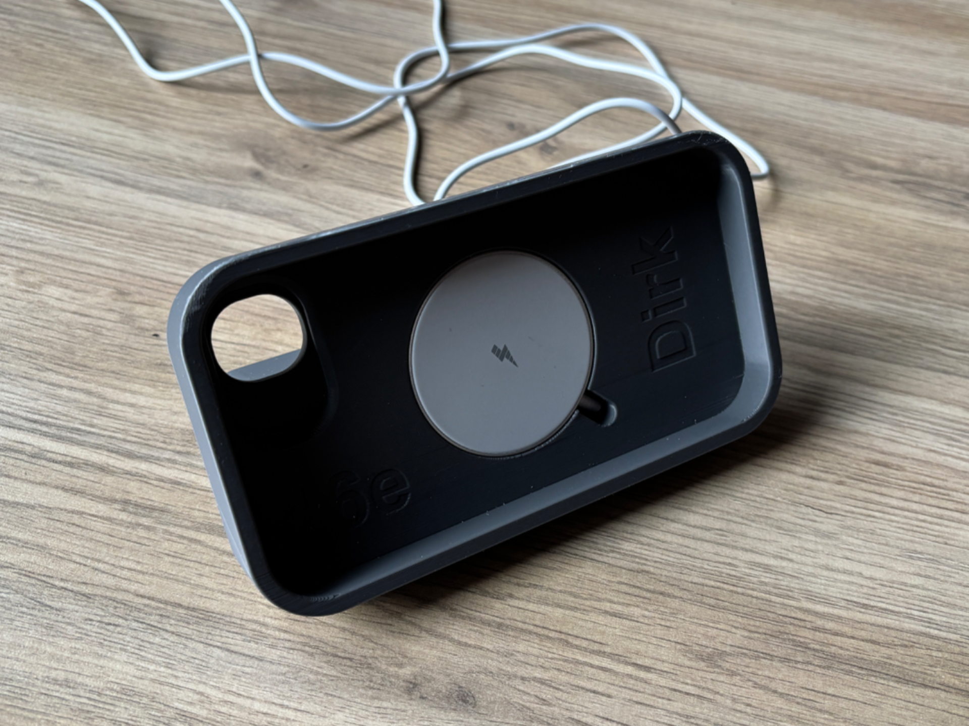 iPhone 16e MagSafe Ladestation
