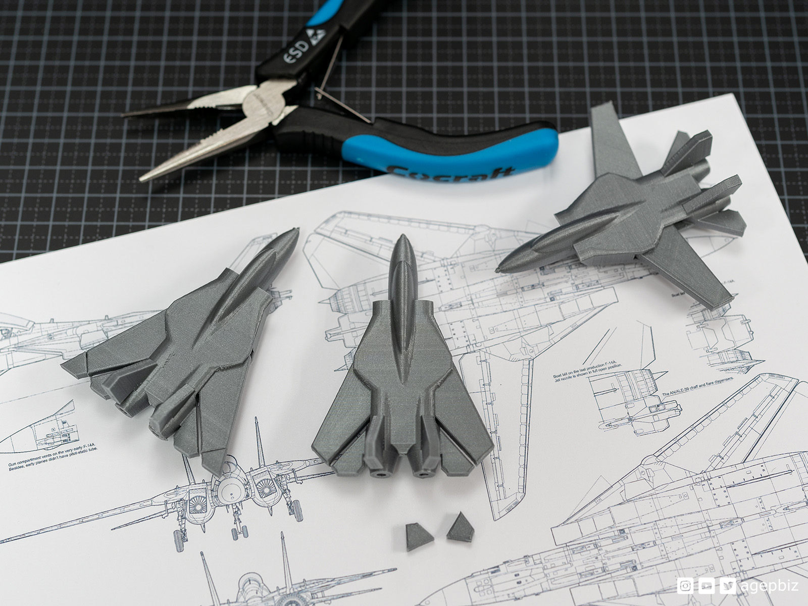 Print-in-place and articulated F14 Jet Fighter with Improved Wingdesign
