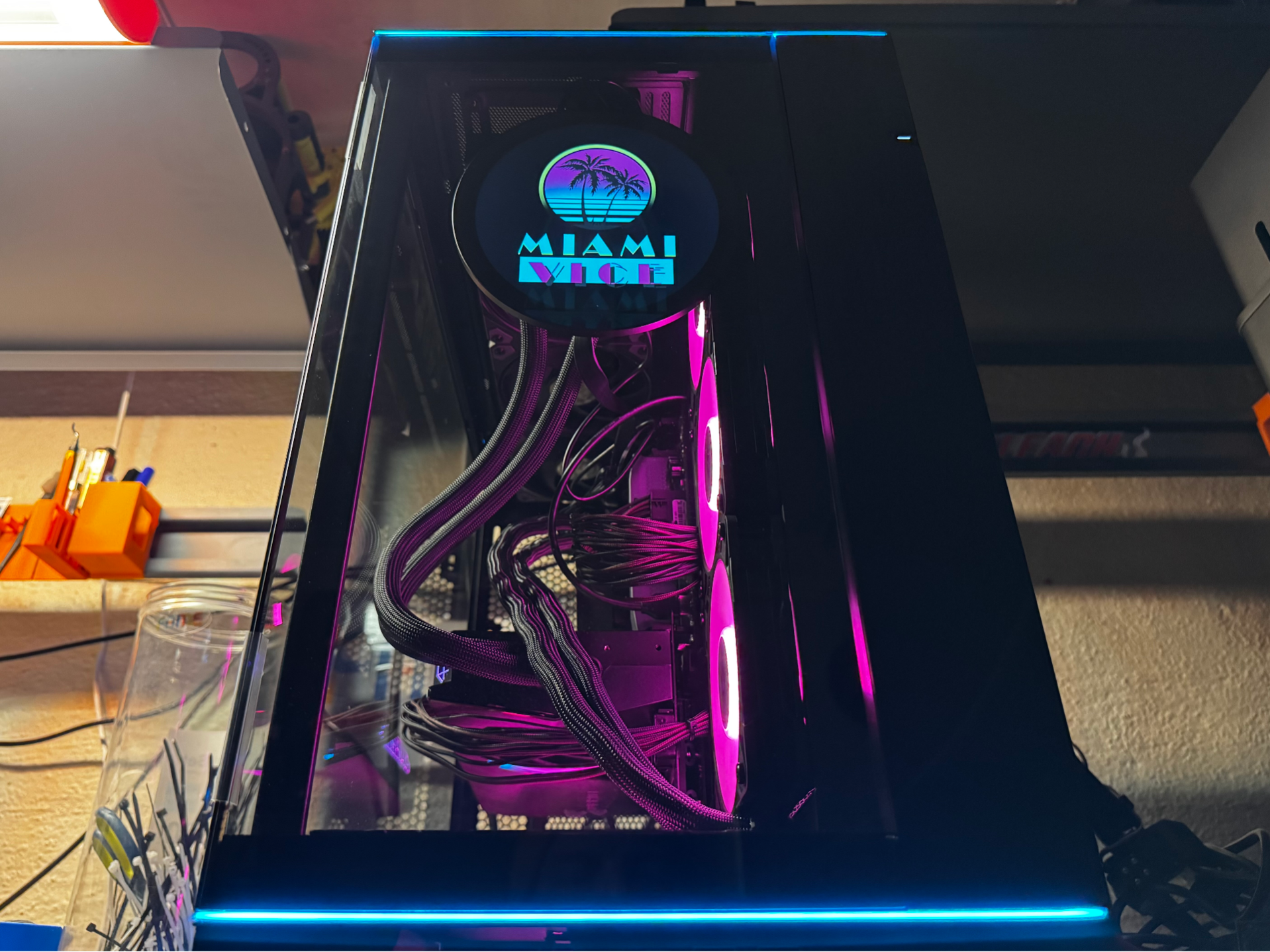 Waveshare 5" Round LCD Mod For Lian Li O11D