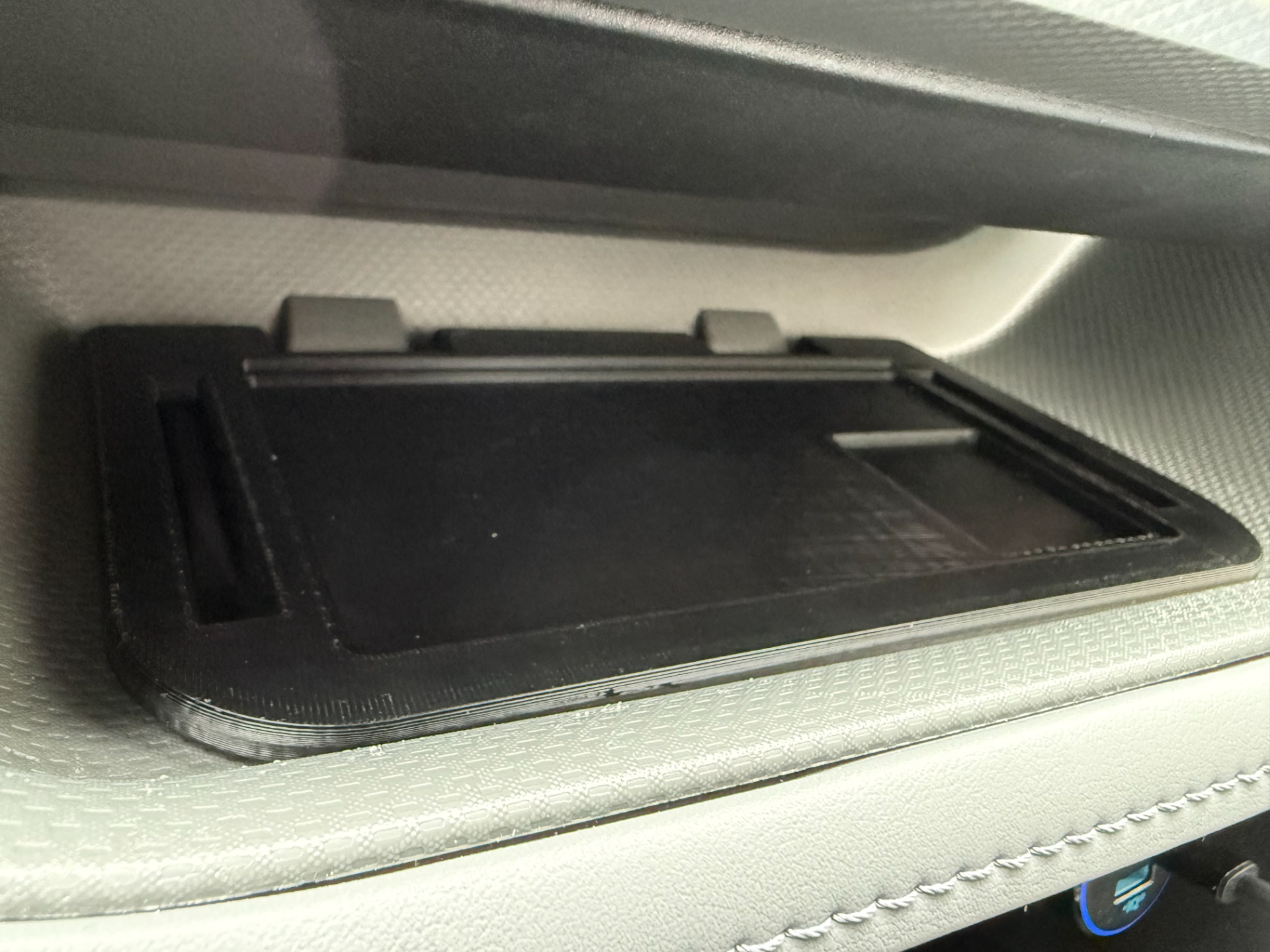 Toyota Highlander 2023-2026+ Wireless Qi Charging