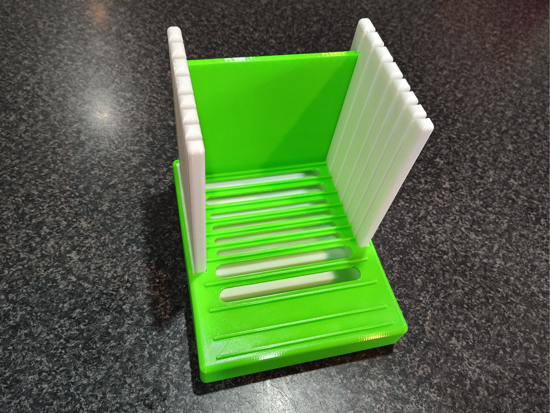Bread slicer