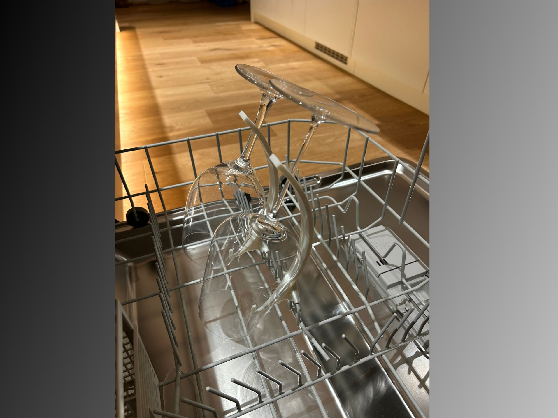 Ultimate Dishwasher Wineglass Holder - no Streaks