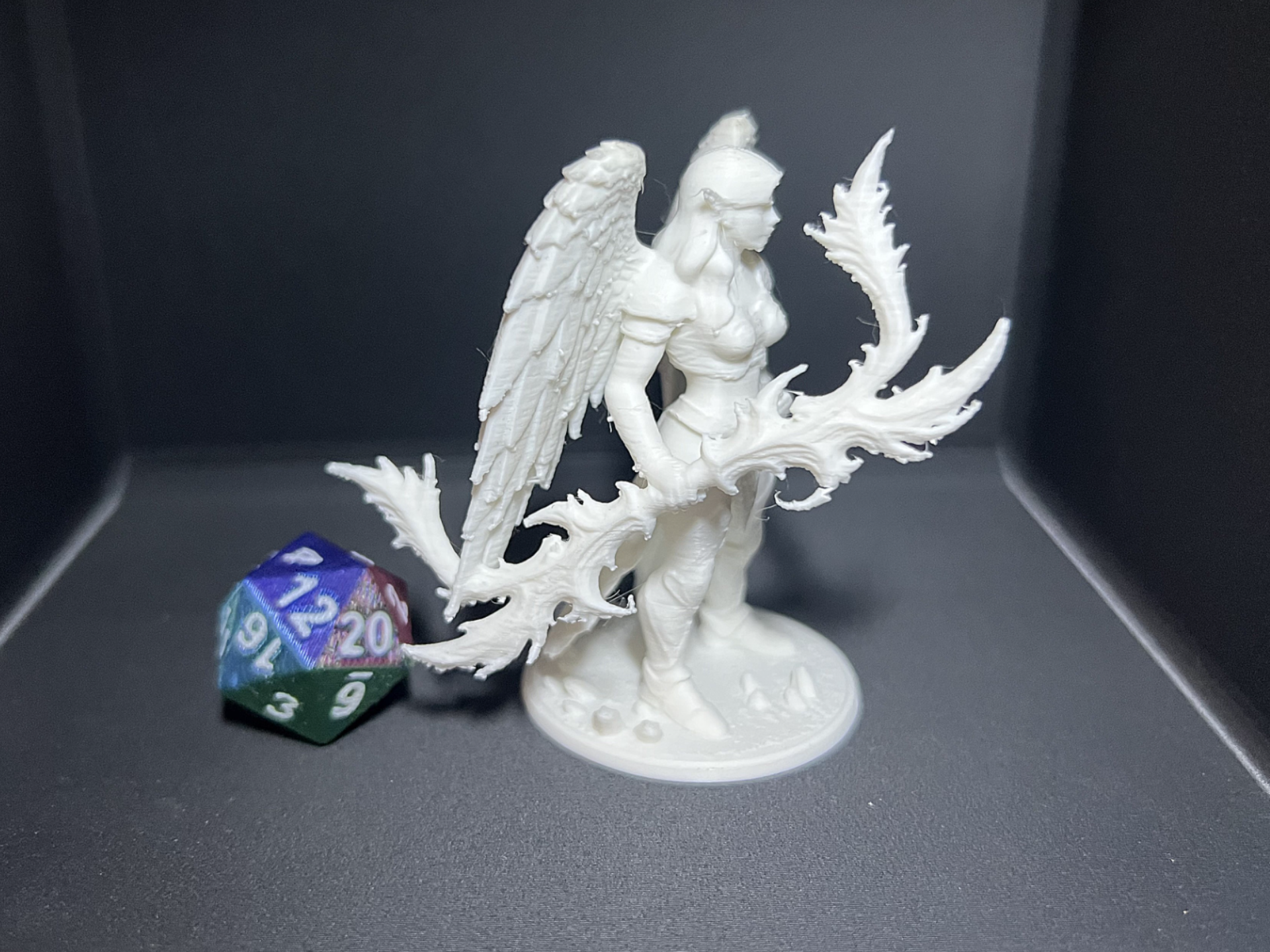 D&D-Licht-Element-Himmlische Bogenschützin