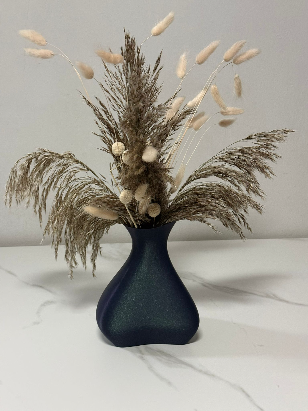 Amorphous Vase - Shifting Perspectives