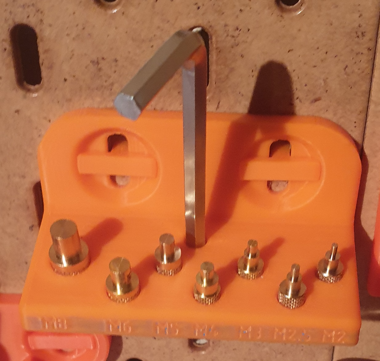 Skadis Einschmelzeinsatz holder Heat Set Inserts