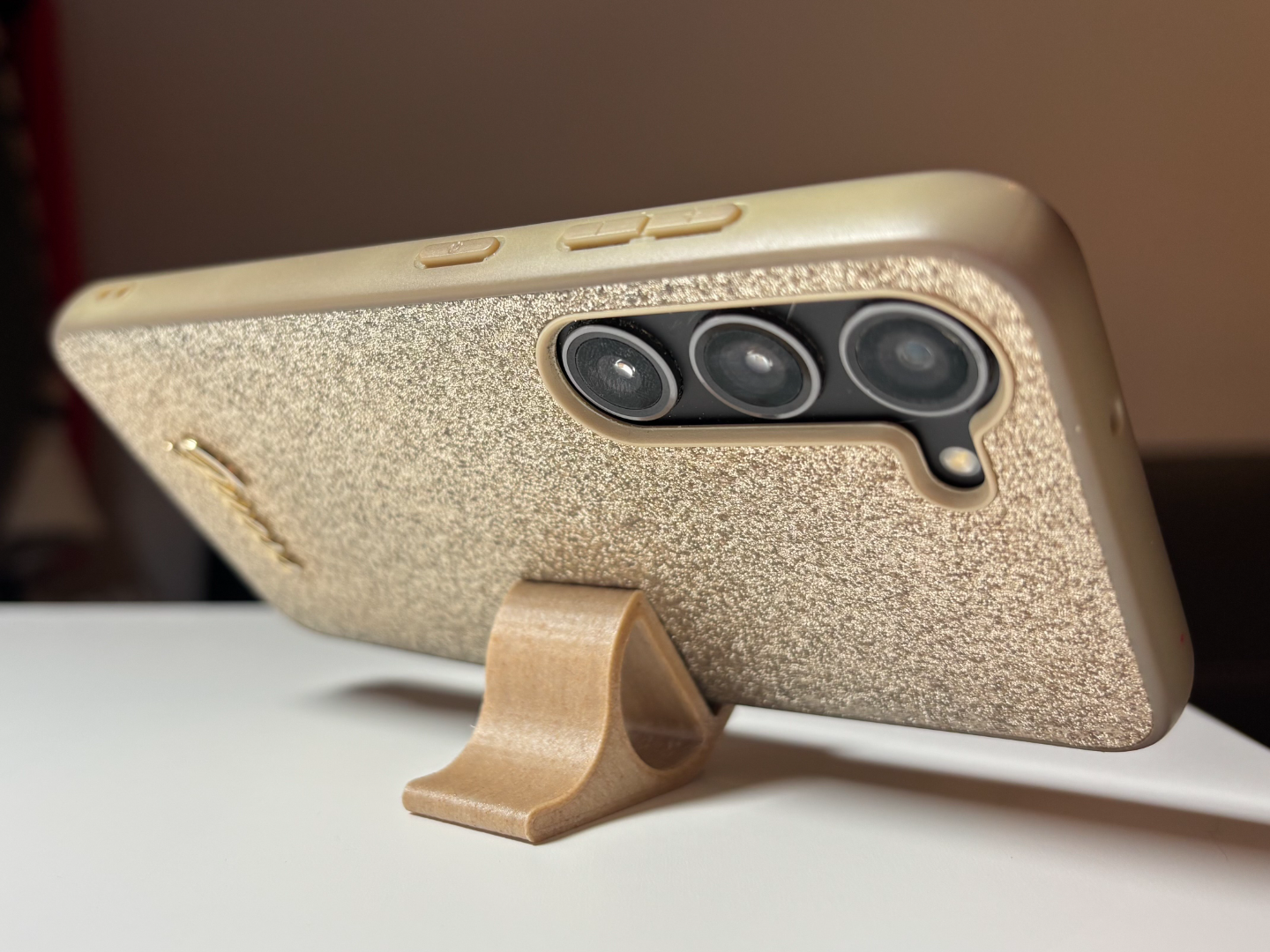 Minimalist phone stand