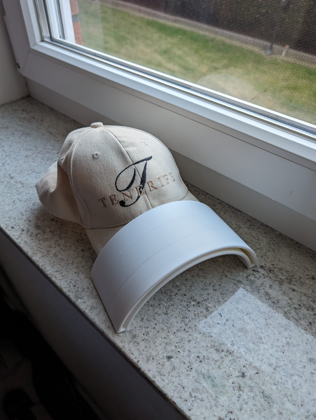 Cap bender