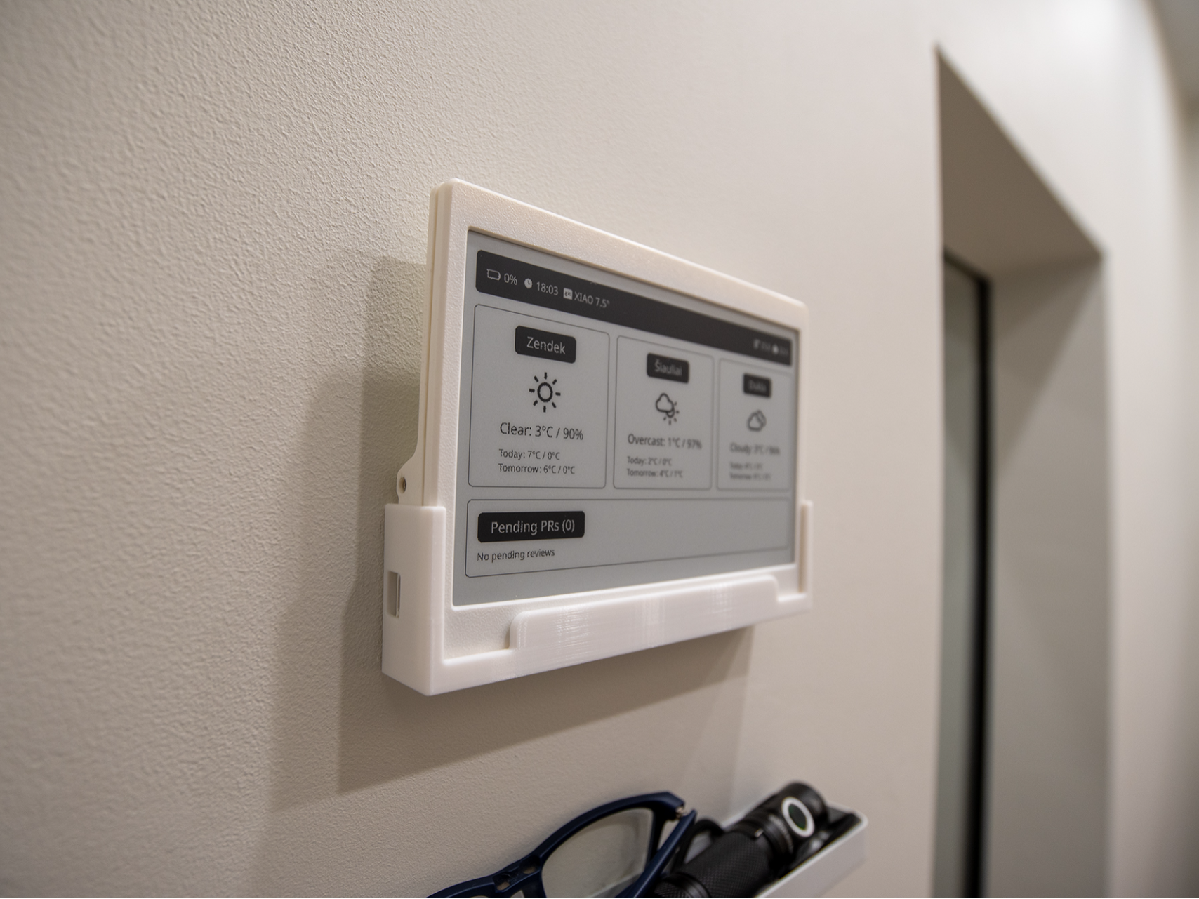 XIAO 7.5" ePaper Panel wall mount