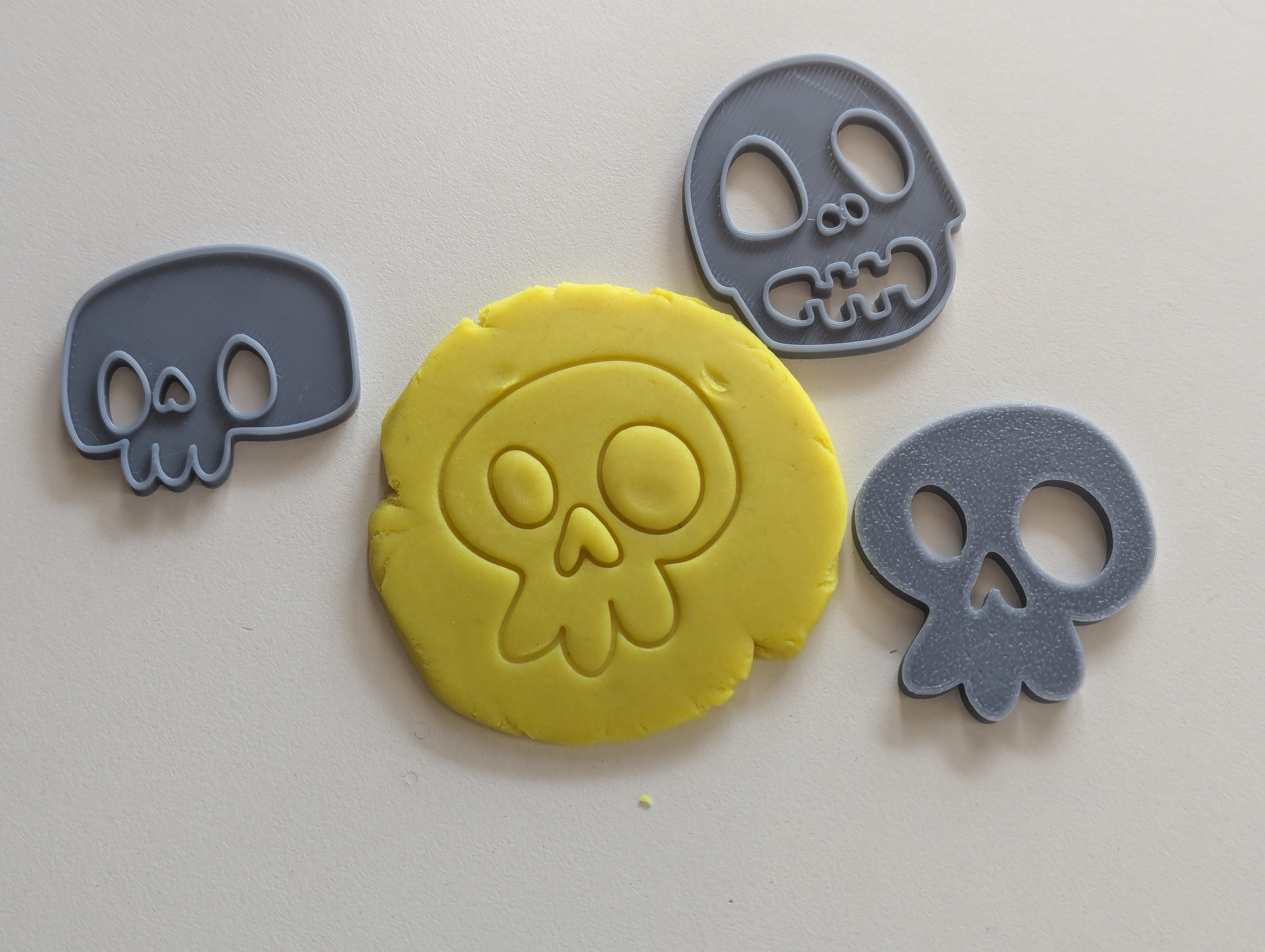 Halloween minis, playdough stamps - skulls