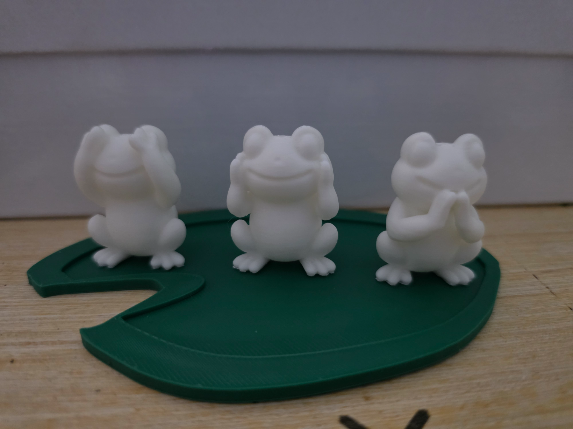 3 Wise Frogs