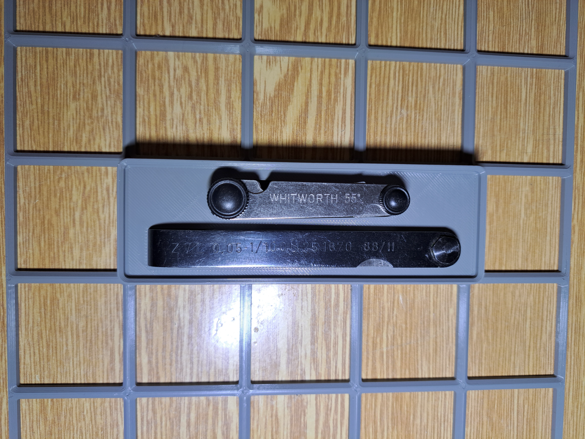 Gridfinity dial gauge and thread gauge holder