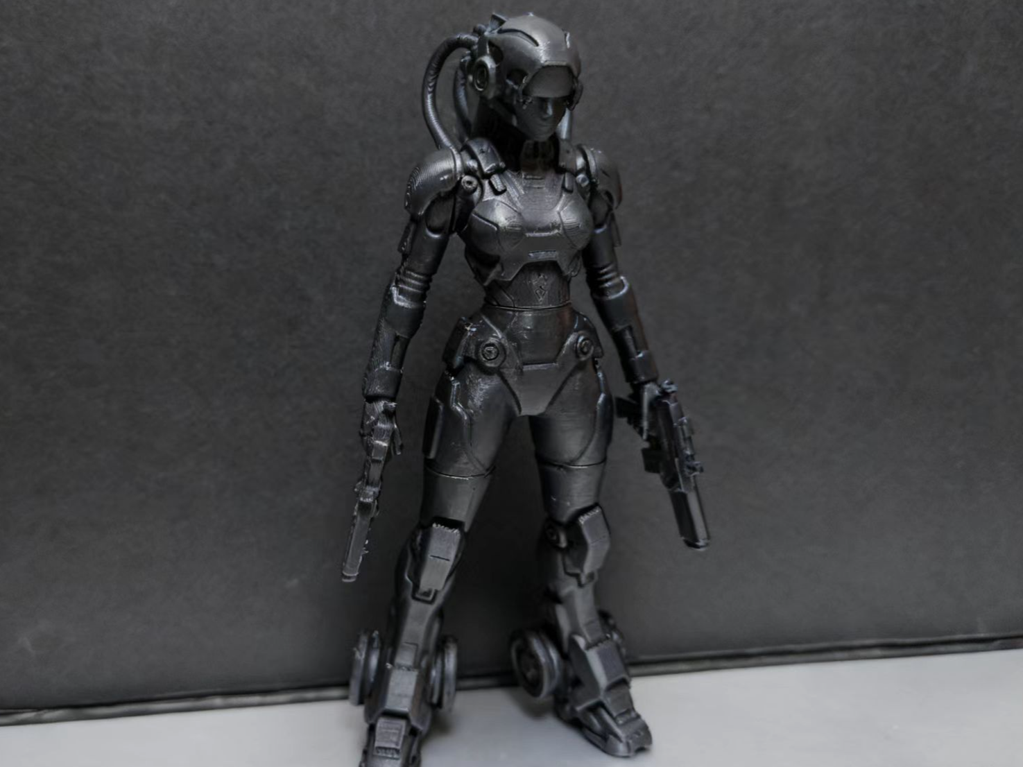 Mecha girl-wheel and gun