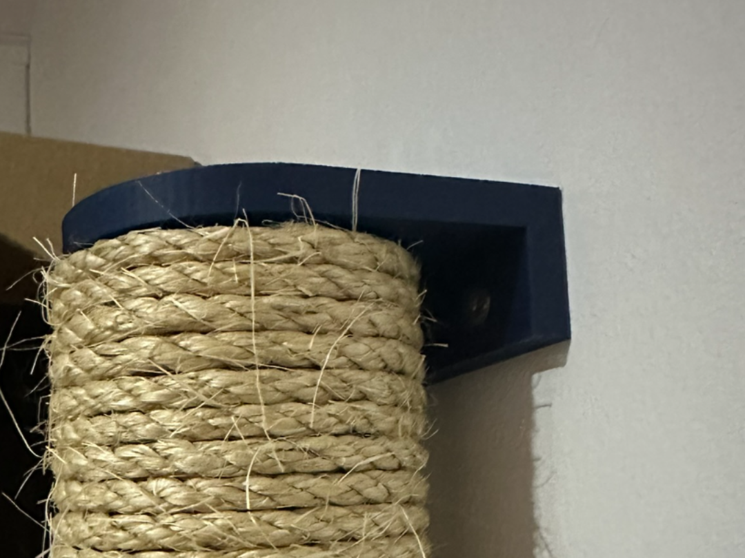 Scratch pole mount