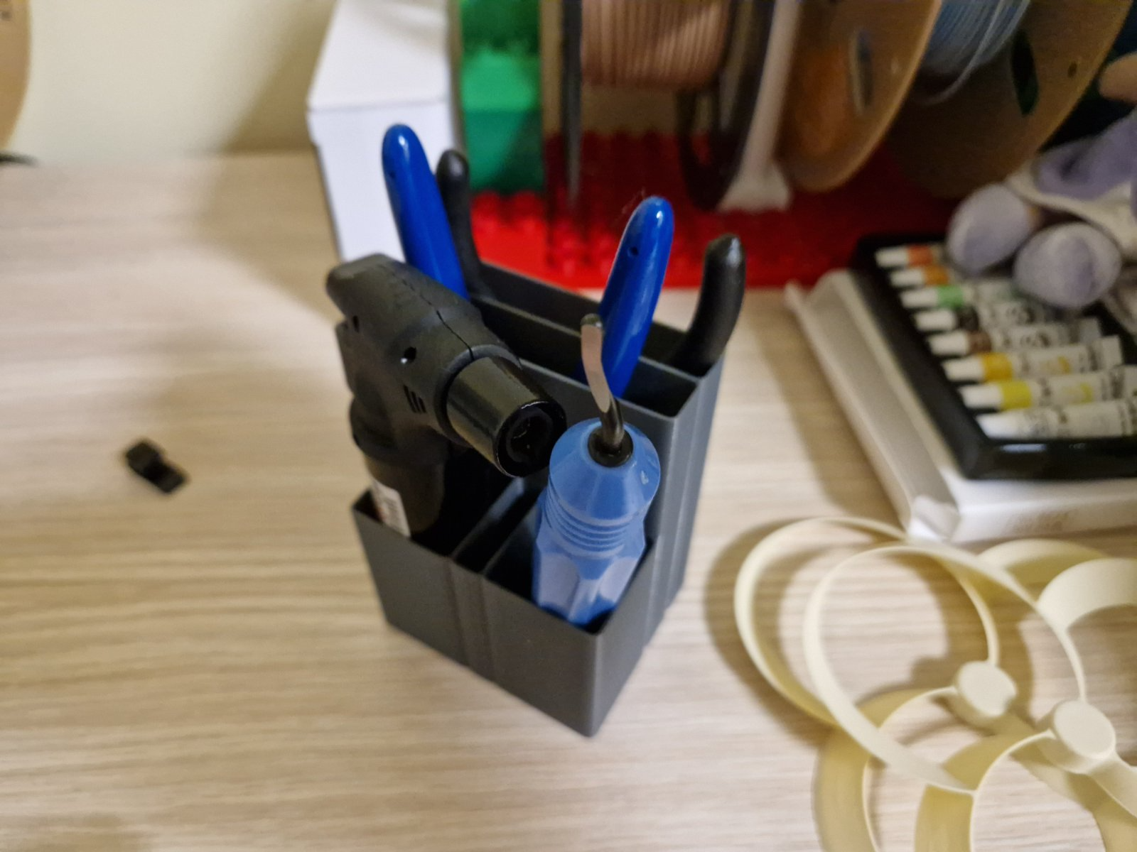 Desktop tool holder