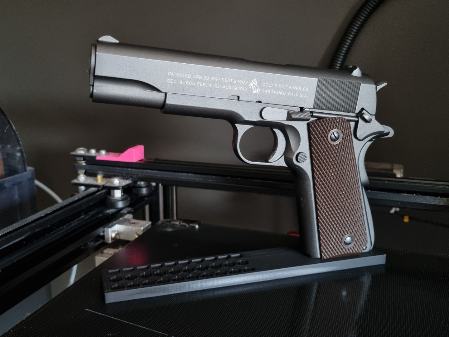 Colt M1911 A1 pistol gun stand - ideal fitment