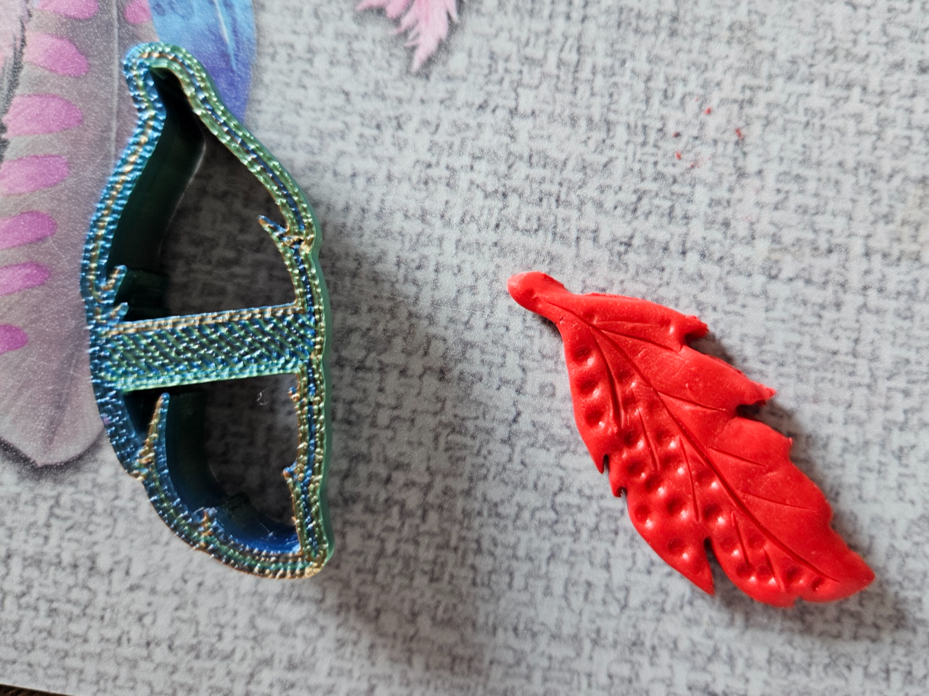 Emporte pièce plume pour argile, polymère, fimo