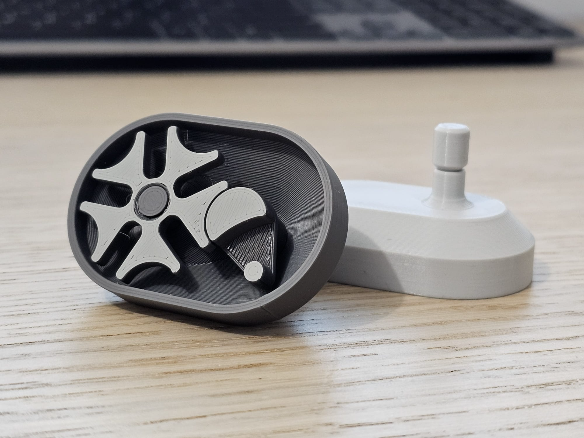 Maltese/geneva mechanism (print in place)