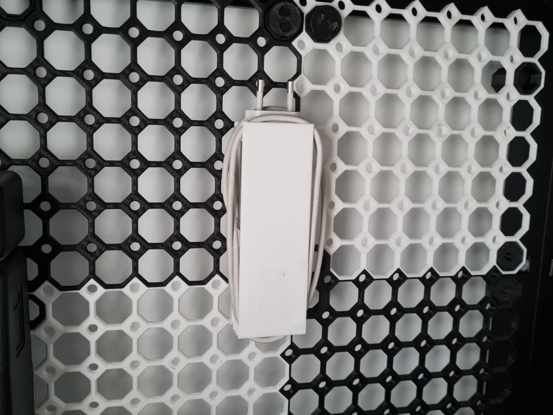 Multiboard usb-c charger mount (oculus rift 2)