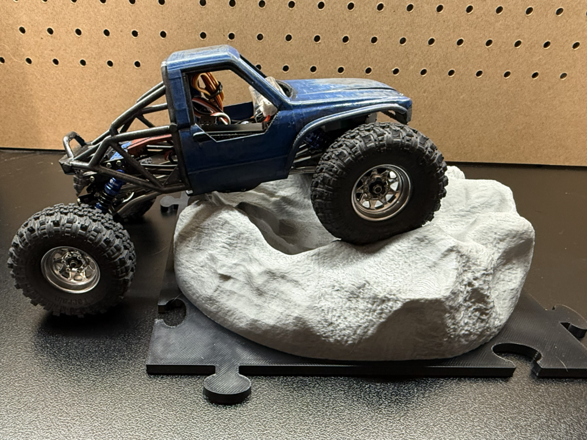 RC Crawler Park Mini Bowl Rock Obstacle