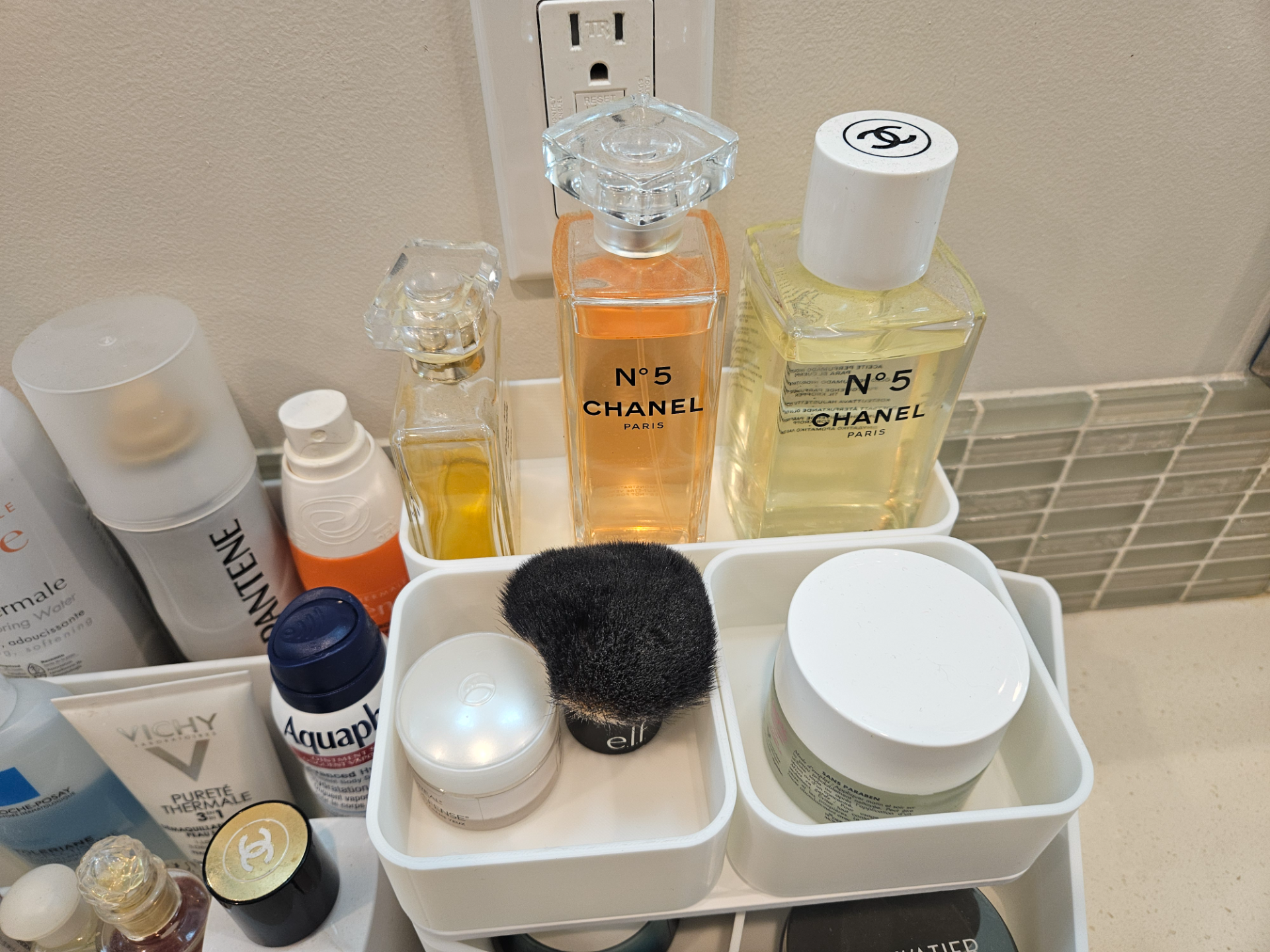 Modular containers for make-up cabinet