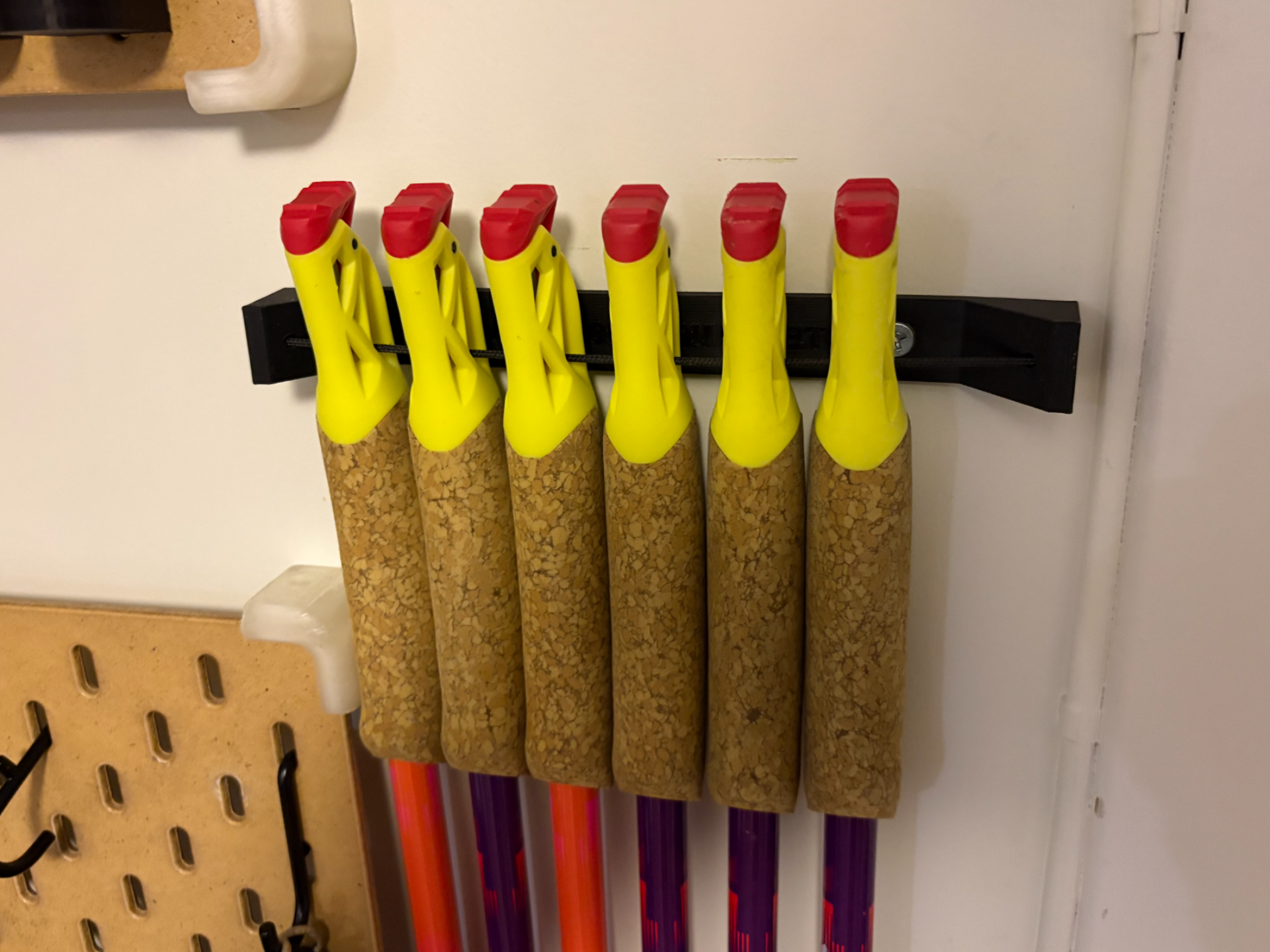 Leki pole wall mount