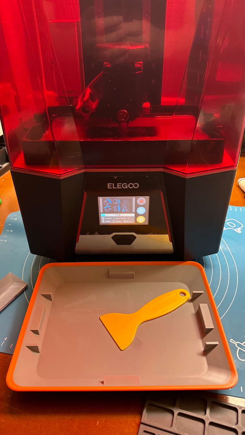 Elegoo Saturn Work Tray for holding tools, plate, and tank