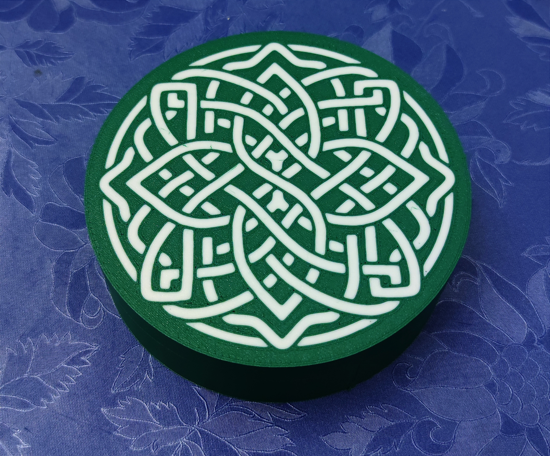 Celtic knot round box - Large