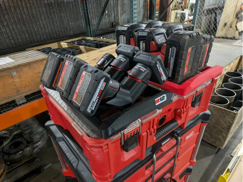 Milwaukee M12 6pack packout caddy