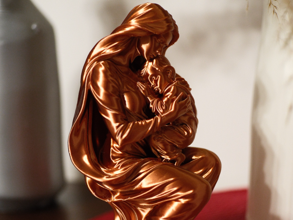 Beautiful sculpture for mother's day