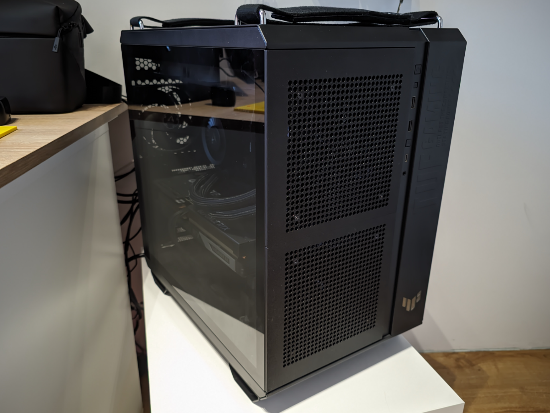 ASUS TUF GT502 - Meshfront with fan