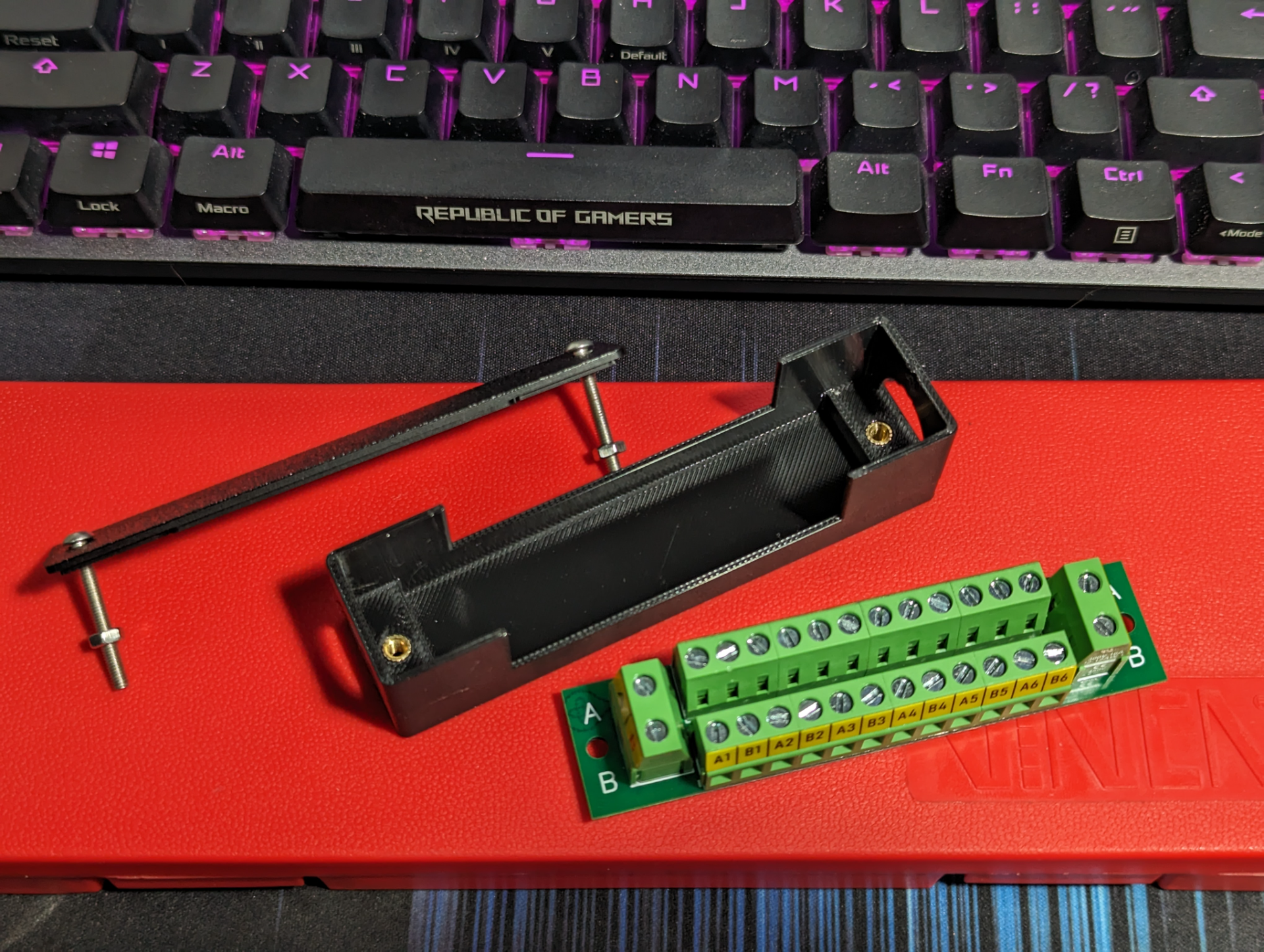 2x12 terminal block case