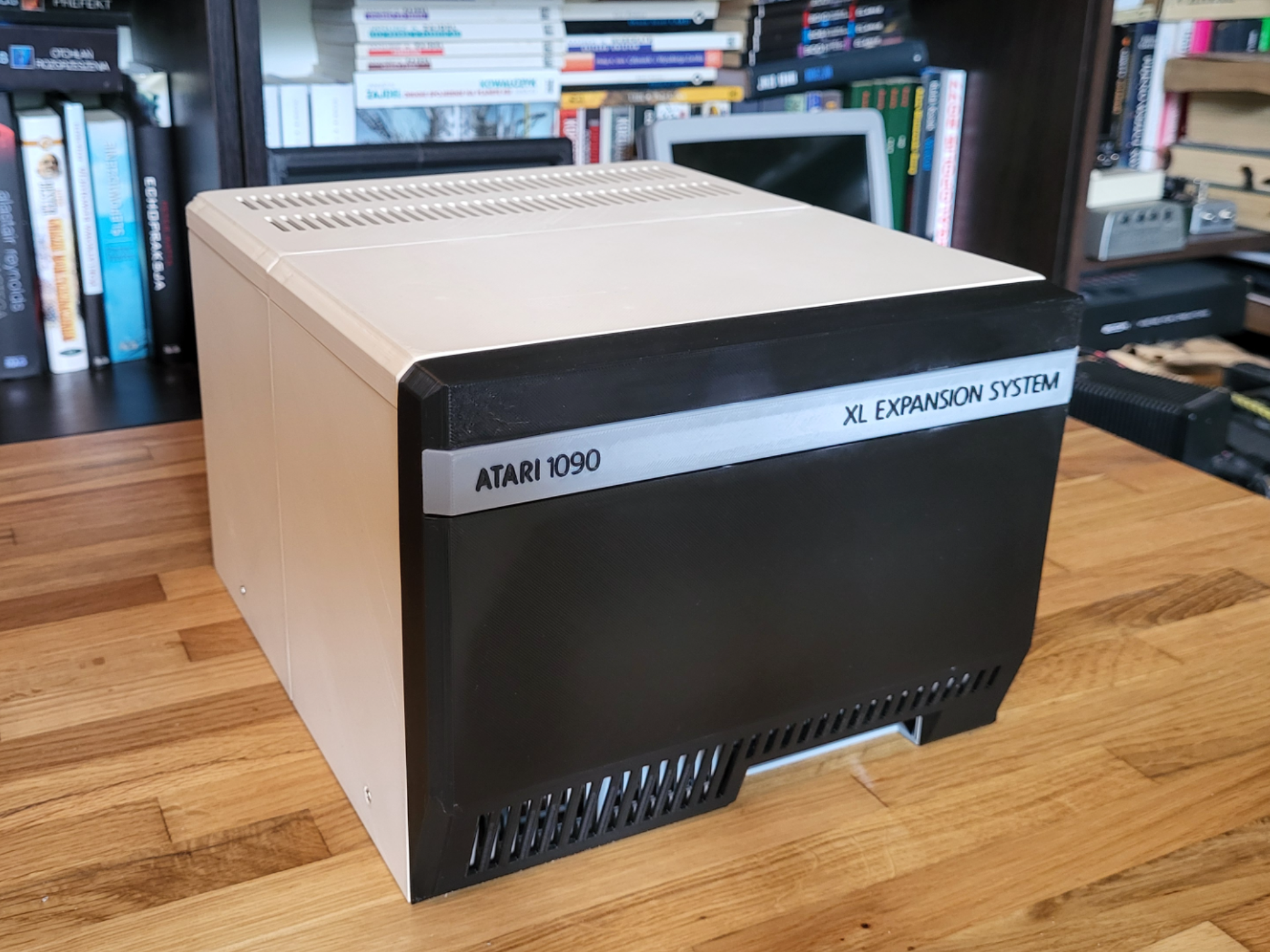 Atari 1090XL housing