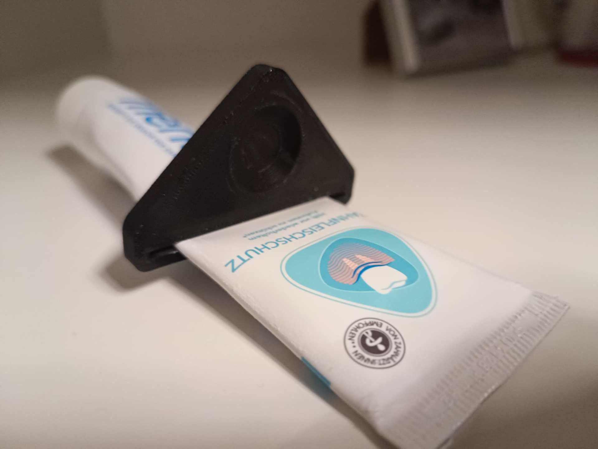 toothpaste squeezer