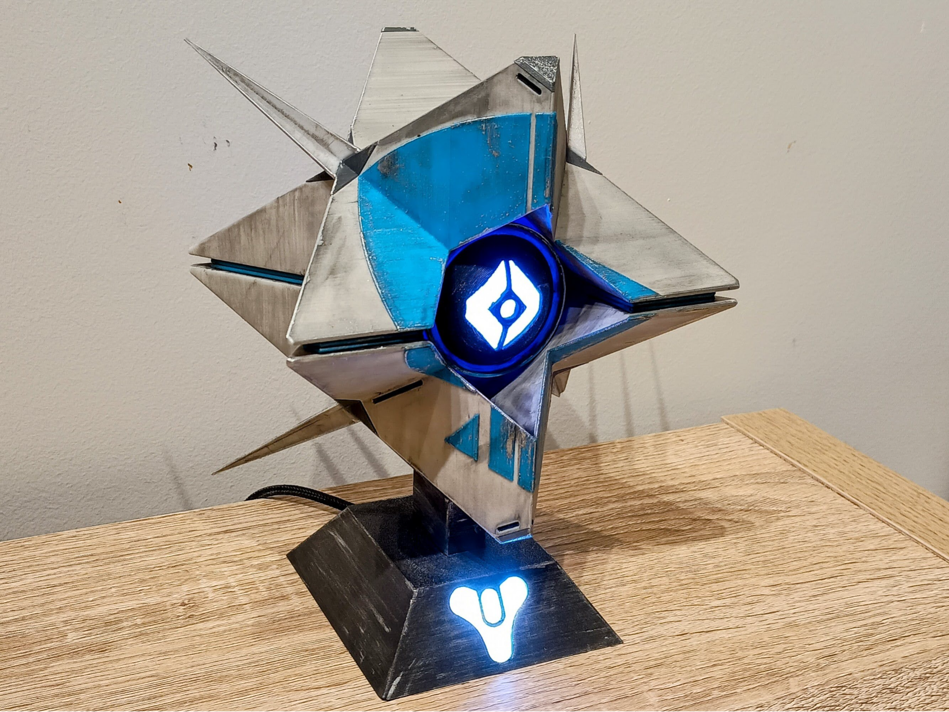 Destiny 2 Stalwart Ghost Shell with LED Eye/Base