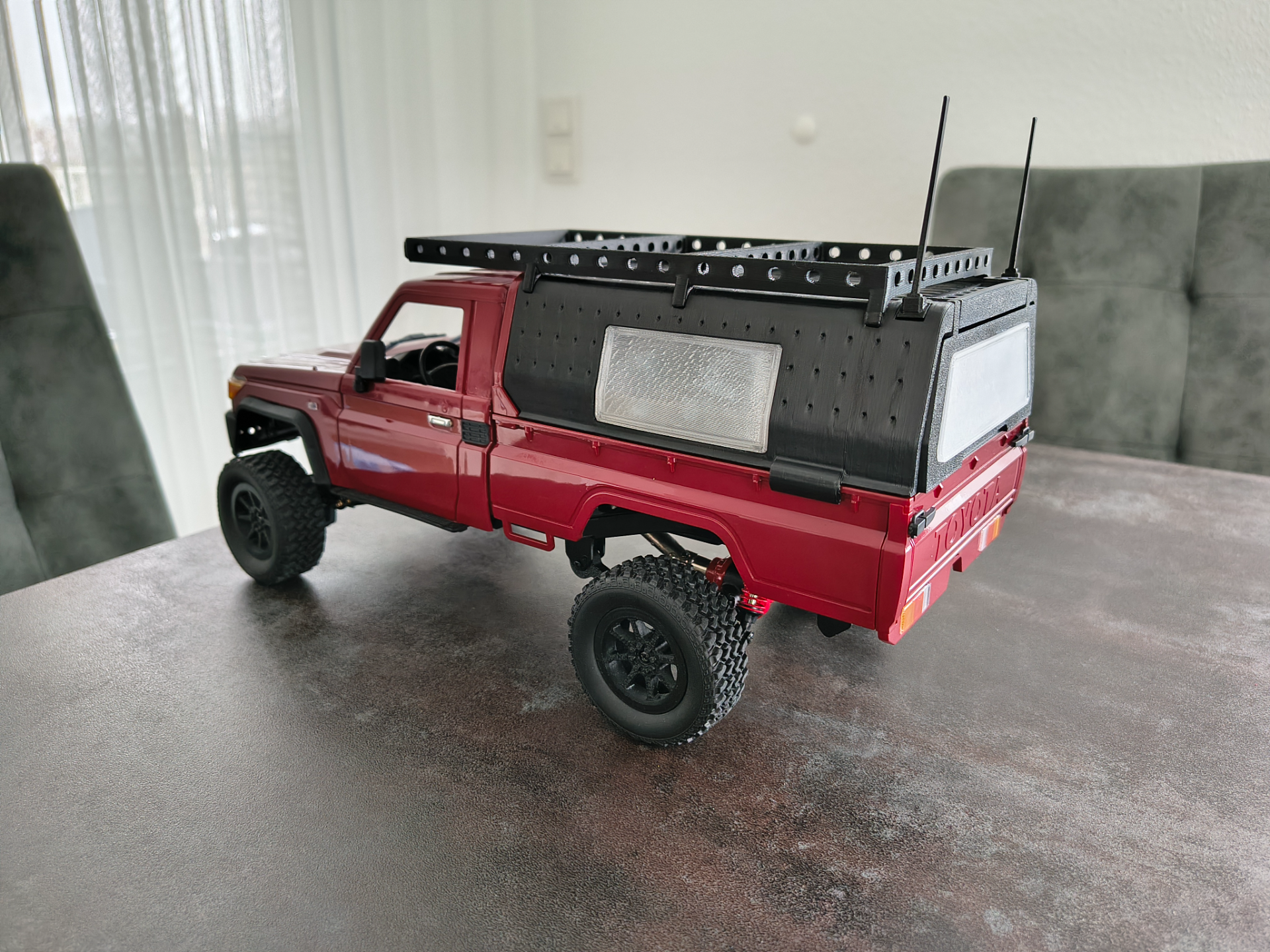 MN82 Toyota Landcruiser Laderaumhaube + Dachträger