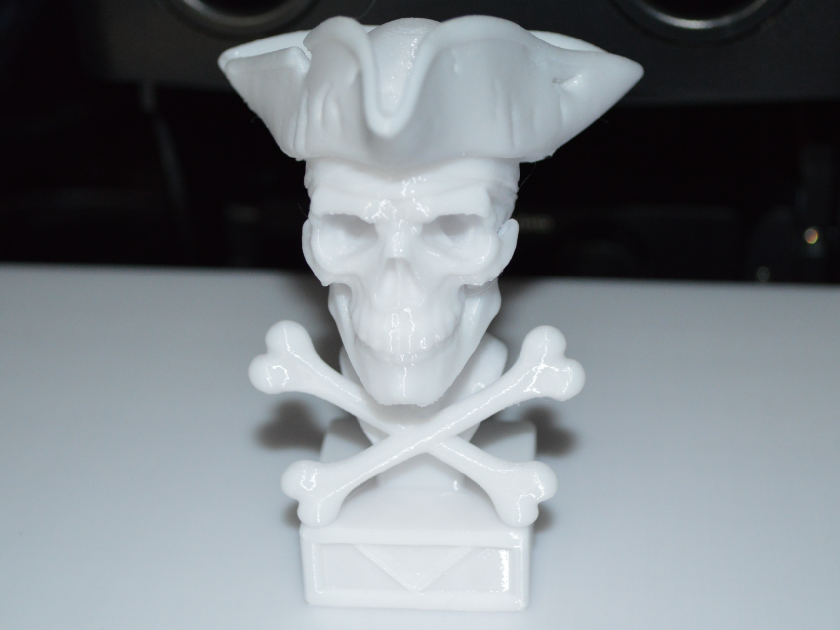 pirate skull and cross bones