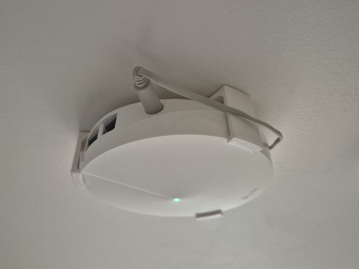 Wall Mount for TP-Link Deco M5 – Optimized Clips