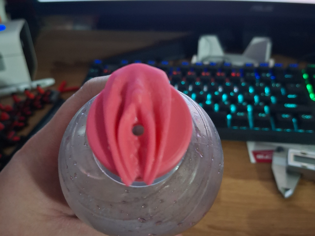 Pussy bottle cap